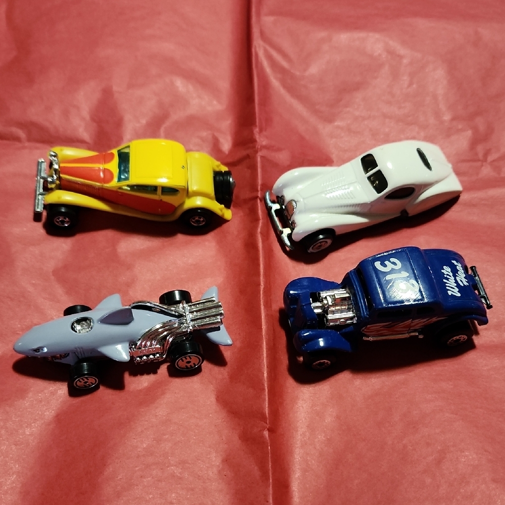 Hot Wheels & Matchbox Stylsh Cars. Total Of 4.